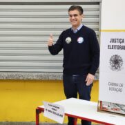 Rodrigo Garcia, candidato do PSDB ao governo de São Paulo, votou na manhã deste domingo (2) na Escola Estadual Professor José Ennes, no Itaim Bibi, Zona Sul da capital paulista