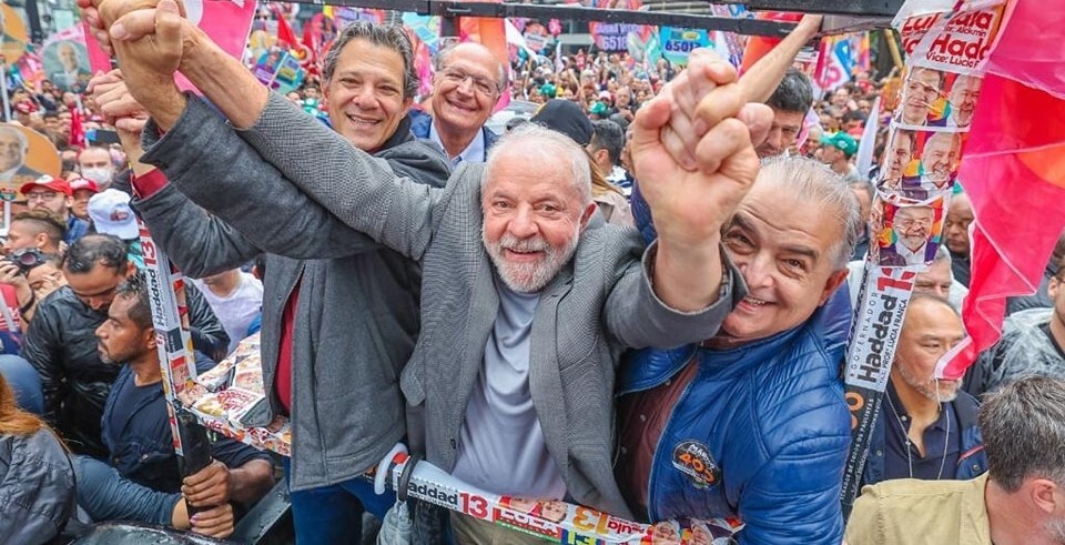 Ainda no domingo (30), Macron foi um dos primeiros a líderes mundiais a parabenizar Lula momentos após o resultado do 2&ordm; turno da eleição