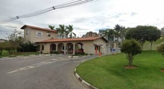 Homem foi preso após disparar uma arma de fogo de dentro da sua casa.