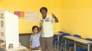 Léo Péricles, candidato à Presidência da República pelo partido Unidade Popular (UP), registrou seu voto em escola estadual de BH