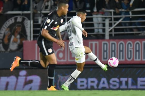 Lucas Barbosa em partida contra o Red Bull Bragantino