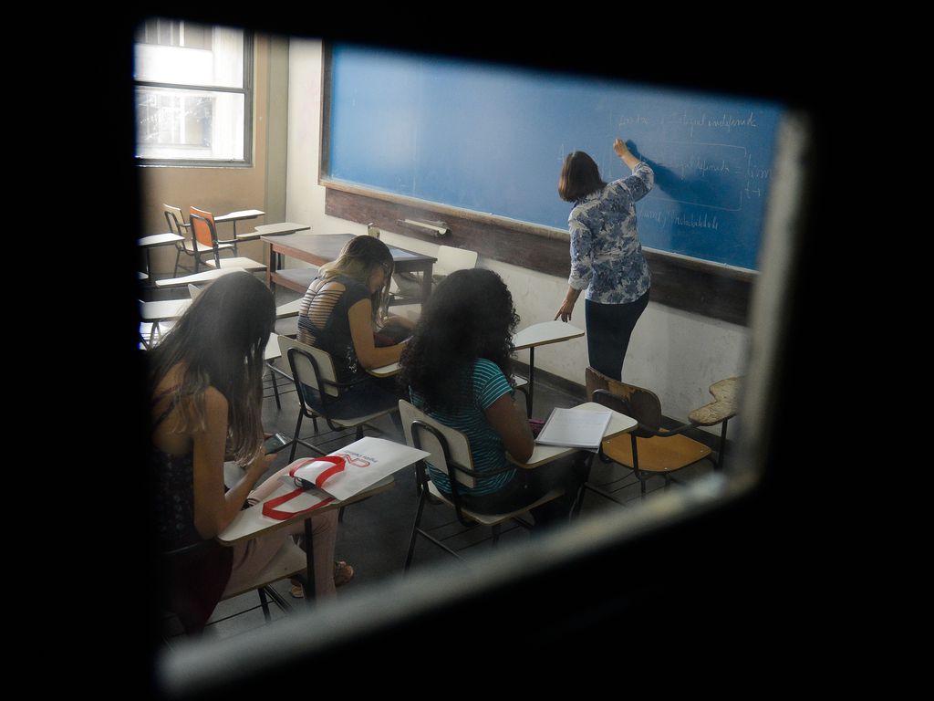 Os erros conceituais encontrados no material foram revelados pelo UOL nesta quinta-feira (31)anteve apenas a adesão para os livros literários