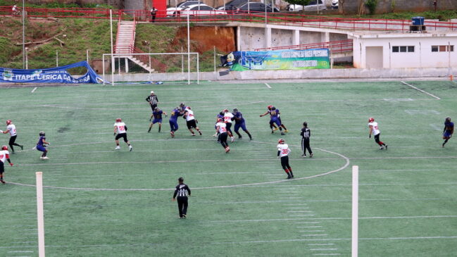 O Flamengo Imperadores venceu o Corinthians Steamrollers por 40 a 15 em jogo de futebol americano disputado no Campo do Aliança, Parque Paraíso, em Itapecerica da Serra.