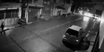 Viatura da PM bate em poste em Diadema.