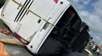 Acidente com ônibus de turismo deixou 48 feridos, entre eles 7 brasileiros