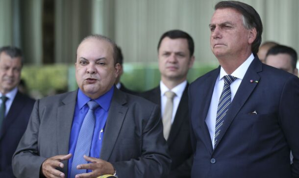 O governador reeleito do Distrito Federal, Ibaneis Rocha, e o candidato a reeleição Jair Bolsonaro