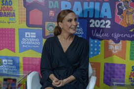 Claudia Leitte voltou a revoltar os fãs.