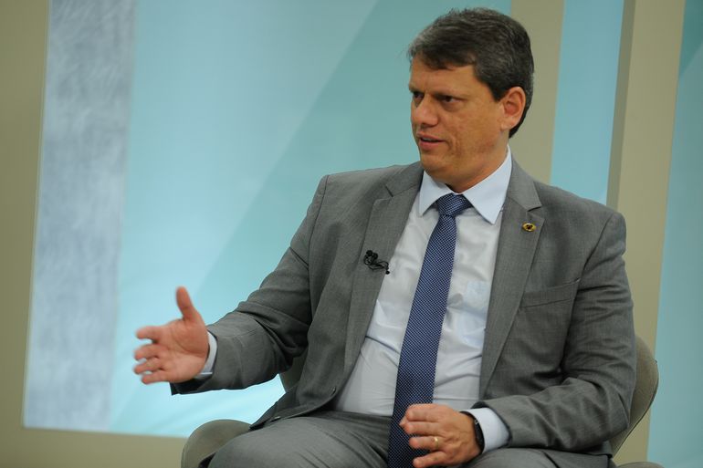 A gestão de Tarcísio também tem defendido a inclusão de novas disciplinas na grade escolar, a exemplo de programação e educação financeira, como forma de tornar o ensino mais atraente para os jovens