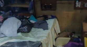 Das três pessoas na residência, um deles era morador e não possuía nenhum envolvimento com o crime