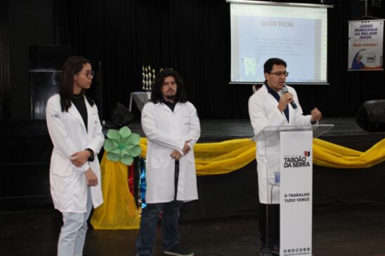Temas como direitos sociais, incidência de quedas, alimentação saudável e prática de exercícios físicos foram abordados durante o Seminário da Pessoa Idosa