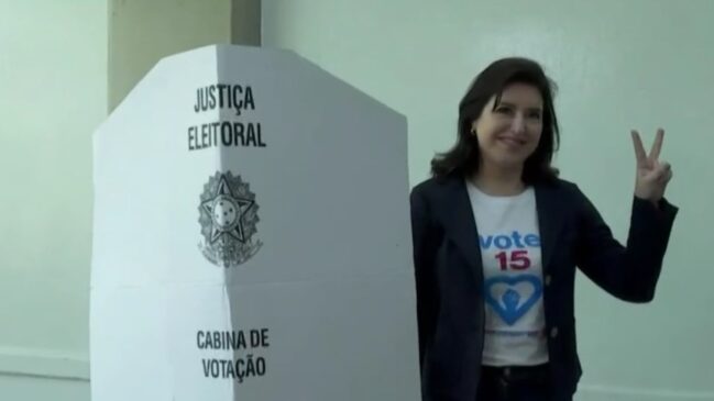 Após deixar seu voto, Simone segue para São Paulo onde acompanhará apuração ao lado da família e aliados