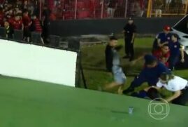 O Sport abriu um Boletim de Ocorrência na Polícia Civil contra o torcedor do clube que agrediu com chutes e socos um bombeiro e uma bombeira civil na Ilha do Retiro