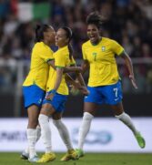 Adriana comemora gol no amistoso entre Brasil e Itália, no Estádio Luigi Ferraris