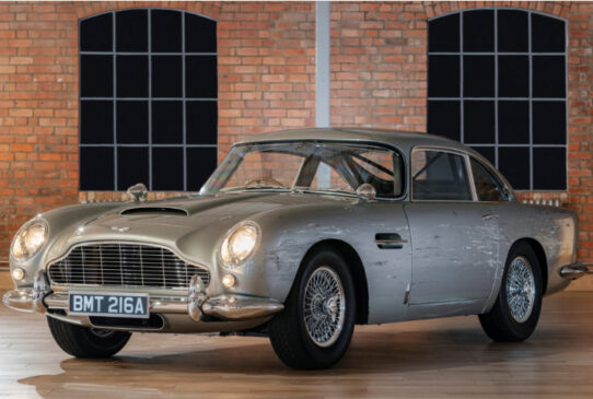 Leilão teve como objetivo comemorar os 60 anos de James Bond no cinema