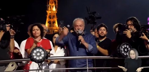 Lula, durante ato na Paulista após ser eleito presidente