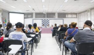 Encontro no Auditório da Prefeitura de Itapecerica da Serra.