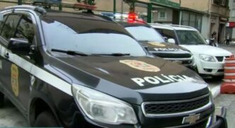 A polícia identificou três suspeitos envolvidos nos crimes.