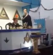 Vídeo antigo do hoje presidente Jair Bolsonaro num templo maçônico viraliza nas redes sociais