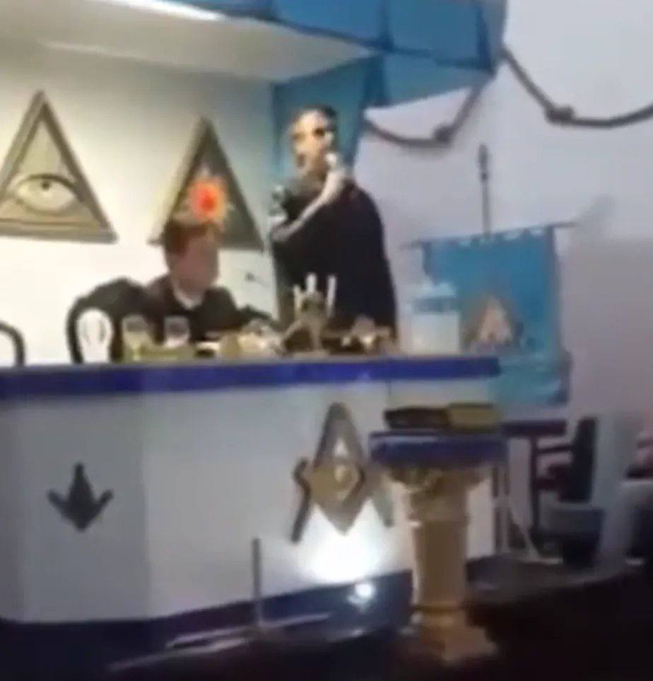 Vídeo antigo do hoje presidente Jair Bolsonaro num templo maçônico viraliza nas redes sociais