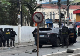 O criminoso se rendeu e a Polícia Militar anunciou o fim do sequestro.