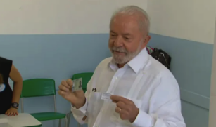 Lula (PT) vota em São Bernando do Campo, no ABC Paulista