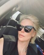 A atriz Charlize Theron.