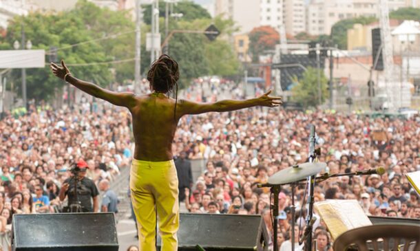 A Virada Cultural paulistana ocupa a cidade por 24 horas com programação cultural gratuita