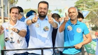 Cláudio Castro (PL) (centro) com o senador Romário (PL) (à dir.) e o deputado estadual Jorge Felippe Neto (Avante)