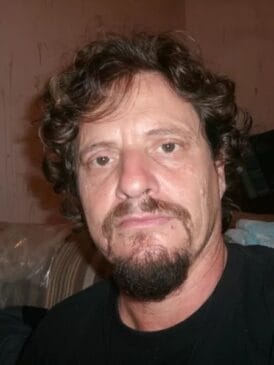Apoiador do presidente Jair Bolsonaro, o estilista José Roberto Gomes Mendes, 52, foi assassinado após discussão política, diz polícia
