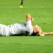 Soteldo se lesionou em Santos x Atlético-MG, jogo do Campeonato Brasileiro