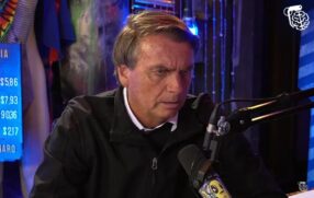 A gestão Bolsonaro tentou reaver o conjunto de joias e relógio retido pela Receita Federal