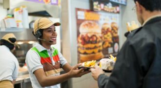 Processo seletivo para Atendente de Restaurante do Burger King será na quarta-feira, 09/11, às 08h30