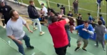 Após a expulsão de dois jogadores, um de cada clube, houve uma confusão na torcida. Dois homens trocaram golpes e pontapés e, em seguida, foram separados