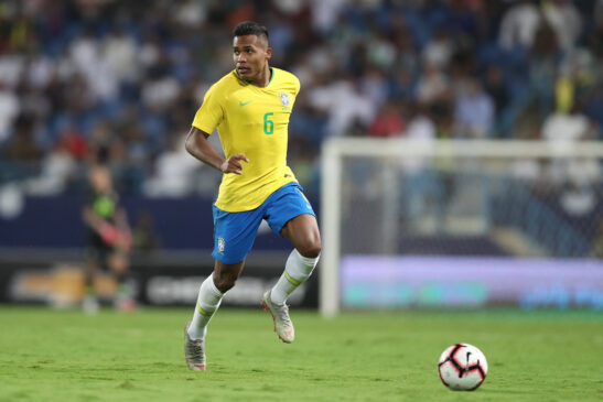 Lateral-esquerdo Alex Sandro desfalcará Brasil contra Camarões