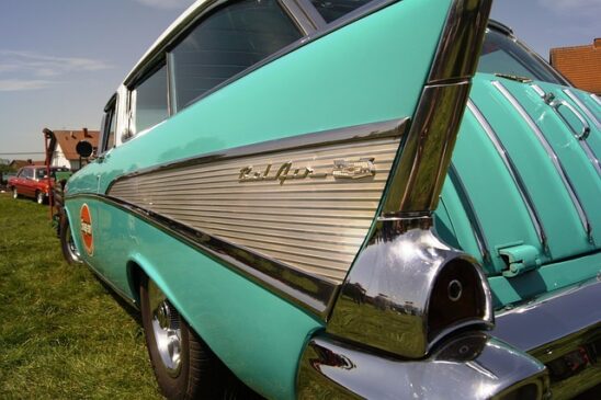 Leilão contará com um Chevrolet Belair, porém, na cor preta e branca