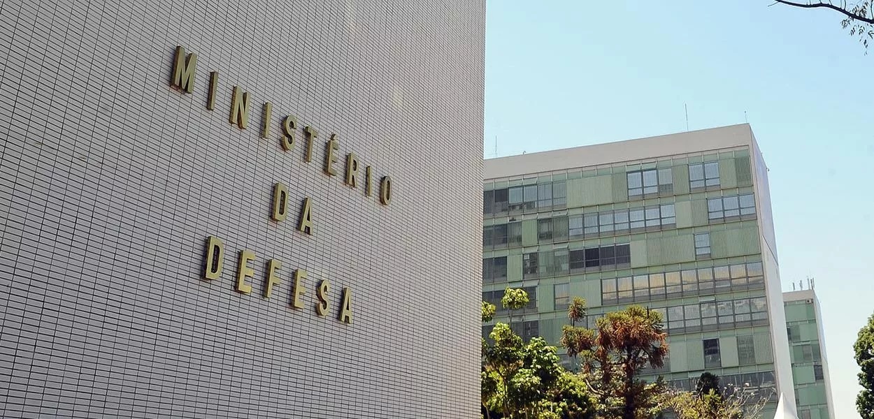 O jovem levou um tiro na cabeça no alojamento da guarda, no prédio anexo ao Ministério da Defesa, em Brasília
