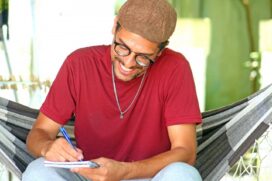 Leandro Cruz conta que este já é o seu segundo livro de poemas. O primeiro título foi
