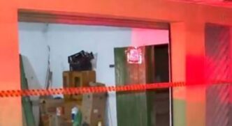 Família é encontrada morta a tiros dentro de casa em Mauá.