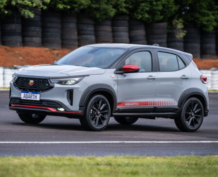 O sistema de "powertrain" do Pulse Abarth foi totalmente recalibrado, passando o motor T270 a ter 185 cavalos de potência