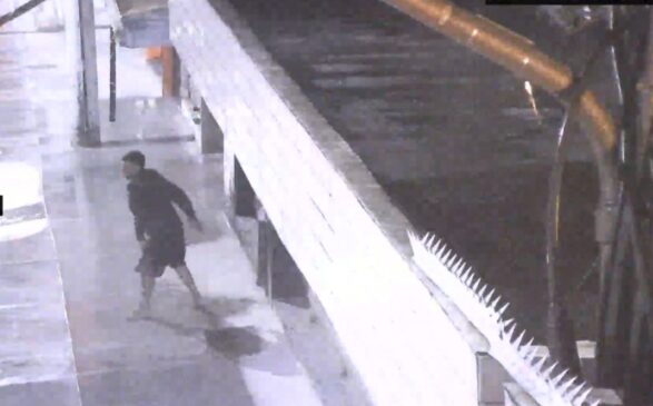 Câmera flagrou momento em que homem cometia furto em Santos
