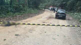 Os corpos foram encontrados pela polícia na Estrada Francisco Missé.