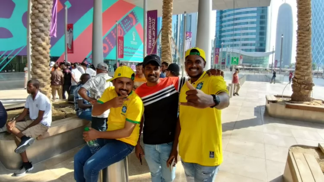 Torcedores indianos da seleção brasileira tentam ingresso para jogos da Copa