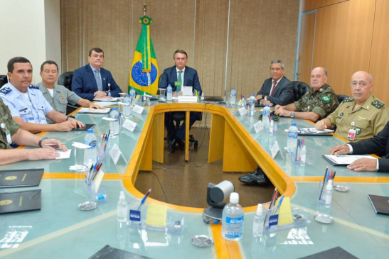 Foto de maio deste ano, quando o ministro da Defesa, Paulo Sérgio, reuniu-se com o Bolsonaro e com os Comandantes das Forças Armadas