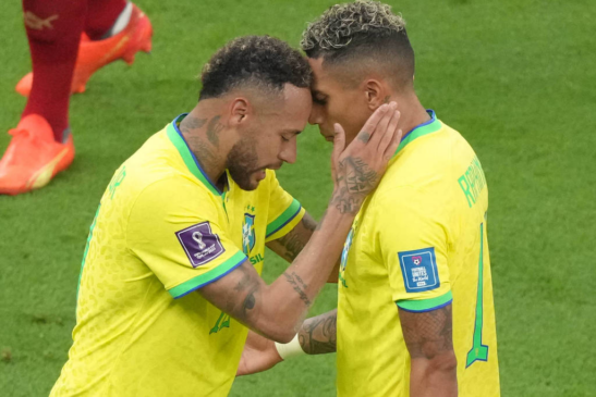 Raphinha defene Neymar de críticas