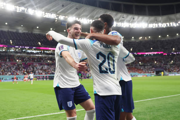 Inglaterra vence bem e fica em primeiro lugar do grupo B