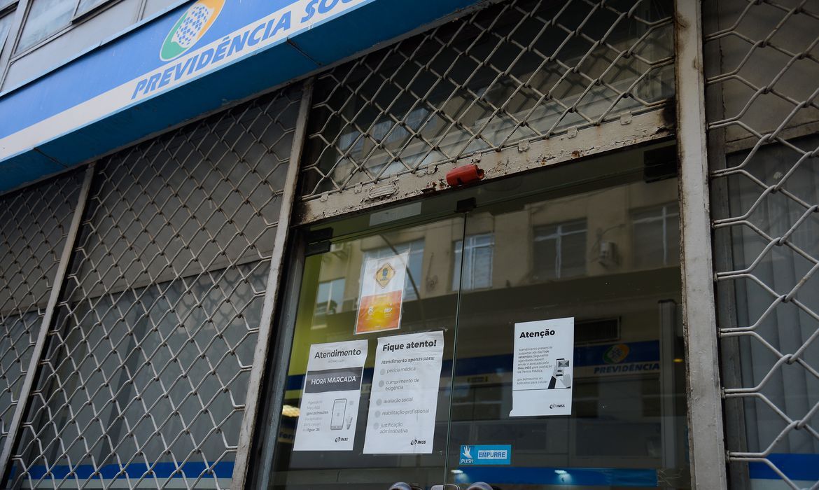O INSS (Instituto Nacional do Seguro Social) aumentou de 17% para 23% a análise automática de benefícios com uso de inteligência artificial entre 2022 e 2023