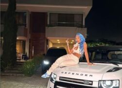A cantora Ludmilla.