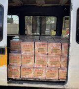 A VIC Engenharia doou 50 cestas básicas, e a Sommaplast doou 70 cestas básicas