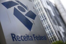 A pena prevista para o crime de estelionato majorado é de até cinco anos de reclusão e multa.