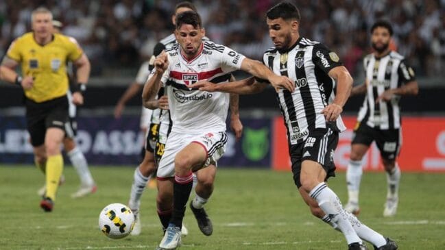 Atlético-MG e São Paulo seguem na busca de garantir presença na próxima edição da Libertadores